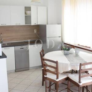 Ekskluzivna nekretnina u Crikvenici: 602 m², bazen, 7 apartmana, 250 m od mora