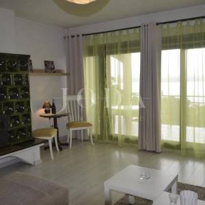 Ekskluzivna nekretnina u Crikvenici: 602 m², bazen, 7 apartmana, 250 m od mora