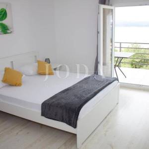 Ekskluzivna nekretnina u Crikvenici: 602 m², bazen, 7 apartmana, 250 m od mora