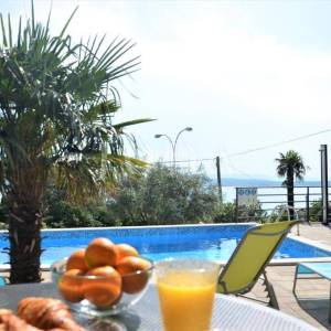 Ekskluzivna nekretnina u Crikvenici: 602 m², bazen, 7 apartmana, 250 m od mora