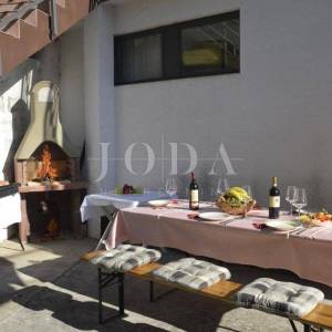 Ekskluzivna nekretnina u Crikvenici: 602 m², bazen, 7 apartmana, 250 m od mora