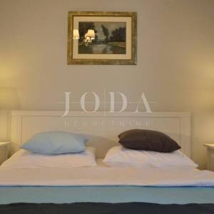 Ekskluzivna nekretnina u Crikvenici: 602 m², bazen, 7 apartmana, 250 m od mora