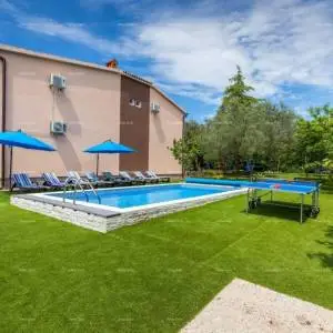 Fažana! Kuća s bazenom! Fantastićna lokacija.