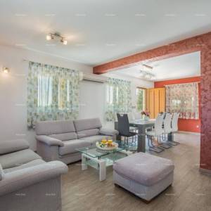 Fažana , samostojeća kuća na velikom terenu od 1844 m2. Pogled na cijelu Fažanu.