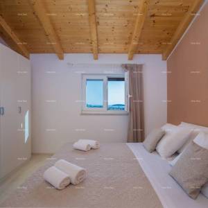 Fažana , samostojeća kuća na velikom terenu od 1844 m2. Pogled na cijelu Fažanu.