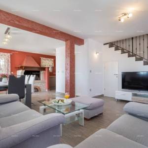 Fažana , samostojeća kuća na velikom terenu od 1844 m2. Pogled na cijelu Fažanu.