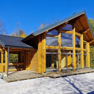 FUŽINE - Drvena kuća s okućnicom u blizini jezera