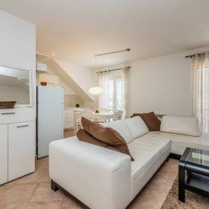 FUŽINE - Jednosobni stan u visokom potkrovlju