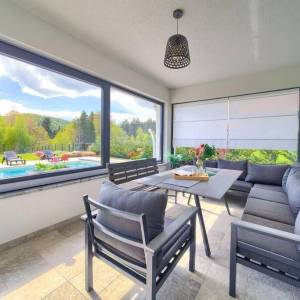 FUŽINE - Luksuzna vila s bazenom i velikom okućnicom