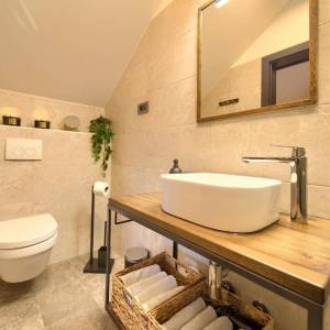 FUŽINE - Luksuzna vila s bazenom i velikom okućnicom