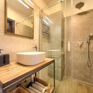 FUŽINE - Luksuzna vila s bazenom i velikom okućnicom