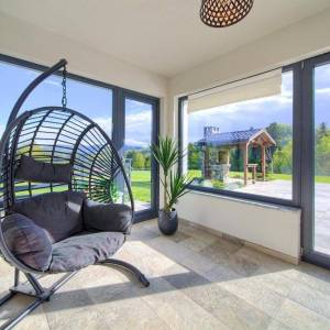 FUŽINE - Luksuzna vila s bazenom i velikom okućnicom