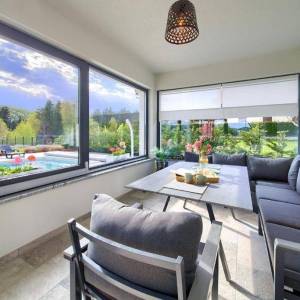 FUŽINE - Luksuzna vila s bazenom i velikom okućnicom