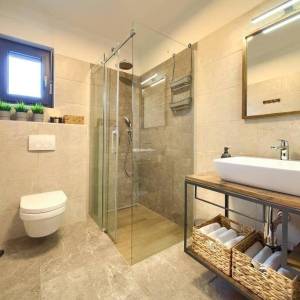 FUŽINE - Luksuzna vila s bazenom i velikom okućnicom