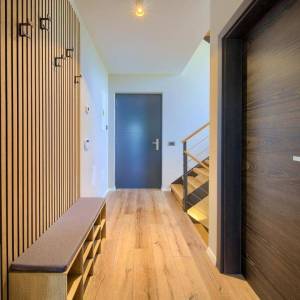 FUŽINE - Luksuzna vila s bazenom i velikom okućnicom