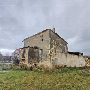 Galižana –kamena kuće s građevinskim zemljištem i šternom