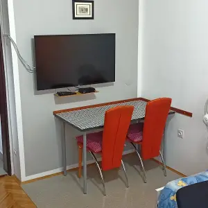 Garsonijera Karlovac  Luščić 5. kat lift centralno grijanje