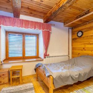 GORSKI KOTAR - Dvojna kuća s prekrasnom okućnicom