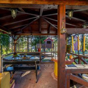 GORSKI KOTAR - Dvojna kuća s prekrasnom okućnicom