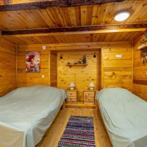 GORSKI KOTAR - Dvojna kuća s prekrasnom okućnicom