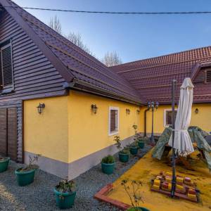 GORSKI KOTAR - Dvojna kuća s prekrasnom okućnicom