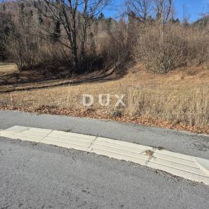 GORSKI KOTAR, FUŽINE - građevinsko zemljište  1552 m2 - sa razvojnim potencijalom!