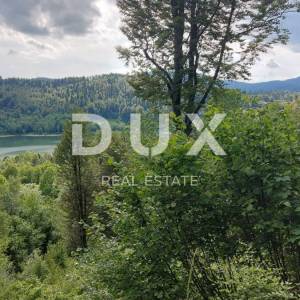 GORSKI KOTAR, FUŽINE - jedinstven projekt u srcu Gorskog kotara, građevinsko zemljište 2140 m2 sa projektom za vilu, prilika za...
