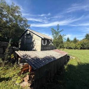 GORSKI KOTAR, FUŽINE, Lič - veliko obiteljsko imanje sa dvije kuće i garažom, spuštena cijena, prilika!