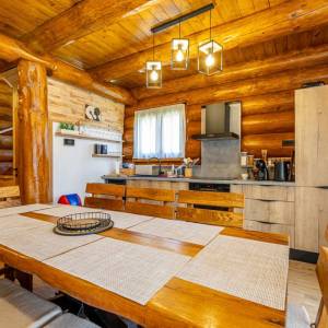 GORSKI KOTAR, FUŽINE - Planinska kuća sa saunom i jacuzzijem