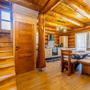 GORSKI KOTAR, FUŽINE - Planinska kuća sa saunom i jacuzzijem