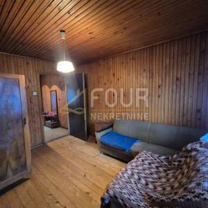 Gorski kotar, Gerovo, samostojeća kuća s velikom okućnicom!