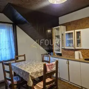 Gorski kotar, Gerovo, samostojeća kuća s velikom okućnicom!