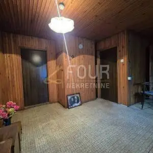 Gorski kotar, Gerovo, samostojeća kuća s velikom okućnicom!