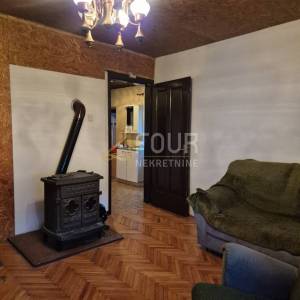 Gorski kotar, Gerovo, samostojeća kuća s velikom okućnicom!