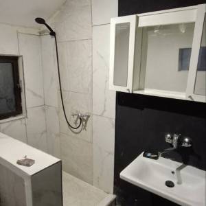 GORSKI KOTAR, LIČ  - Samostojeća kuća s okućnicom