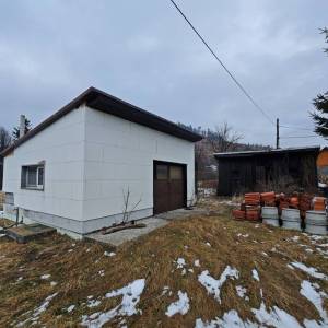 GORSKI KOTAR, VRATA - Dvojna kuća s velikom okućnicom i garažom