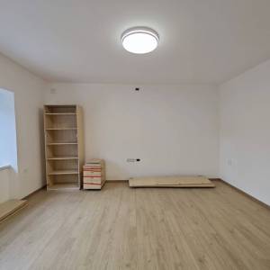 GORSKI KOTAR, VRATA - Dvojna kuća s velikom okućnicom i garažom