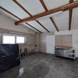 GORSKI KOTAR, VRATA - Dvojna kuća s velikom okućnicom i garažom