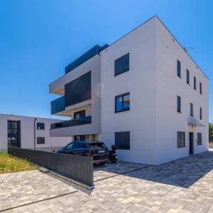 Grad Krk - Dvoetažni luksuzni apartman s krovnom terasom i bazenom