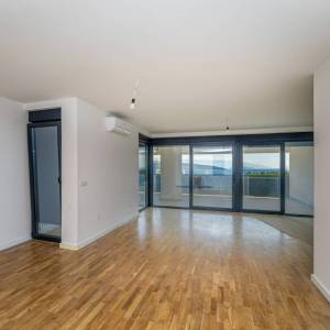 Grad Krk - Dvoetažni luksuzni apartman s krovnom terasom i bazenom