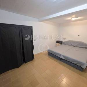 Grad Krk – kuća blizu mora s tri apartmana! 