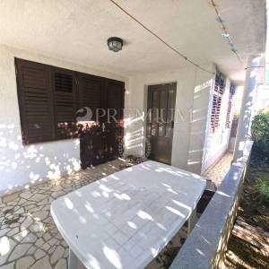 Grad Krk – kuća blizu mora s tri apartmana! 