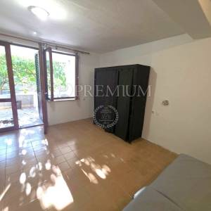 Grad Krk – kuća blizu mora s tri apartmana! 