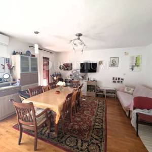 Grad Krk – kuća blizu mora s tri apartmana! 