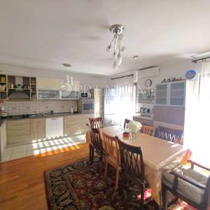 Grad Krk – kuća blizu mora s tri apartmana! 