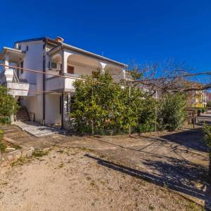 GRAD KRK - Kuća s tri apartmana