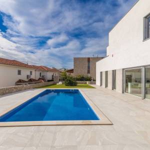 GRAD KRK - Luksuzna vila s bazenom i pogledom na more