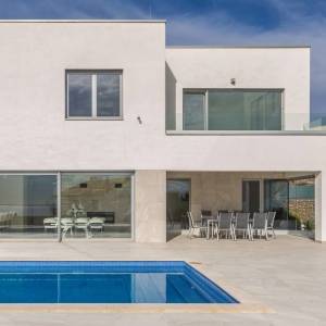 GRAD KRK - Luksuzna vila s bazenom i pogledom na more