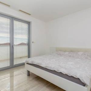 GRAD KRK - Luksuzna vila s bazenom i pogledom na more