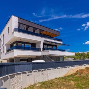 Grad Krk - Luksuzni trosobni apartman s dnevnim boravkom